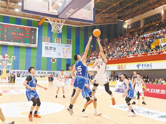 粤BA吸引很多球迷到现场观赛。郭永乐