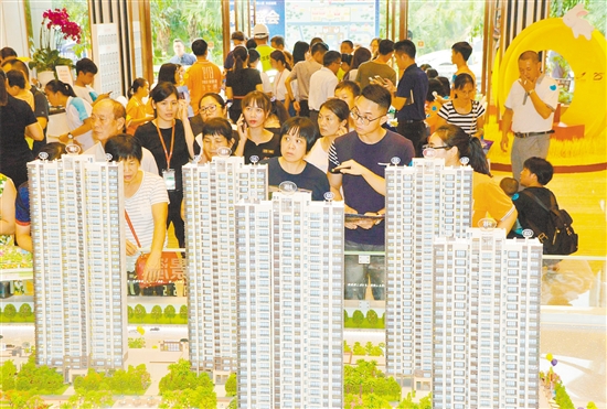 国庆“黄金周”期间,江门楼市成交呈现两级分化,部分楼盘人气高涨。 国庆“黄金周”期间,江门楼市成交呈现两级分化,部分楼盘人气高涨。