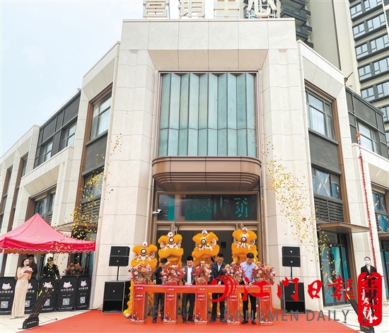 活动剪彩现场。 活动剪彩现场。