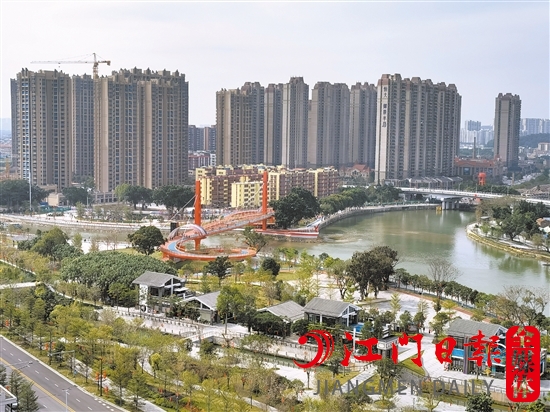 从星海湾华庭可远瞰下沙人行天桥美景。