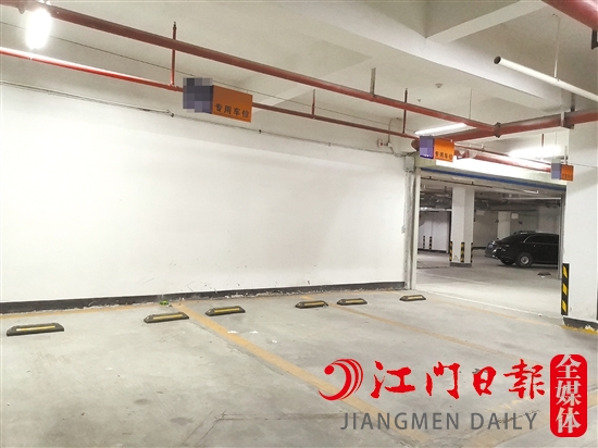 不少小区内车位大量闲置。