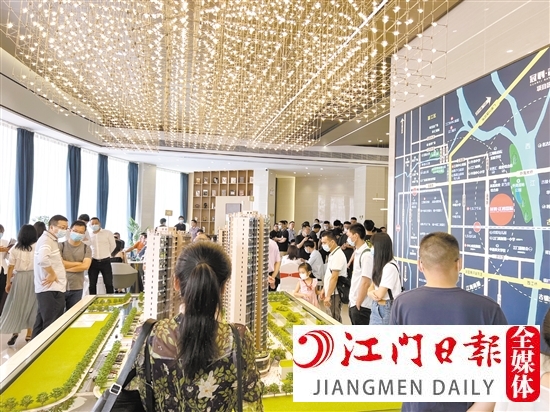 营销中心开放现场人气旺。