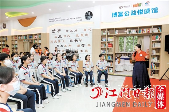 活动当天，两座“悦读馆”同步举行了阅读分享会。