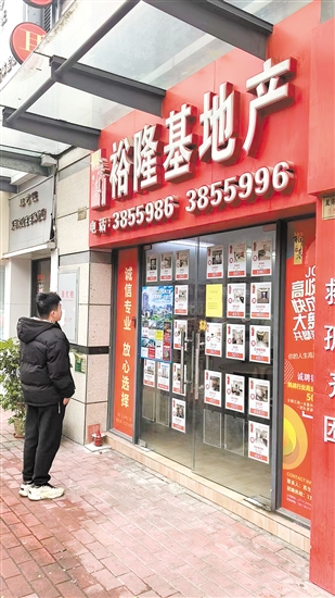 入手门槛的变低，让二手住房信息吸引购房者的目光。