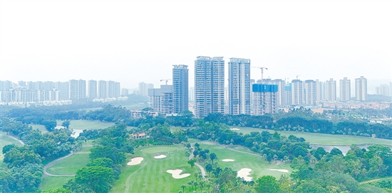 在动工的存量住宅用地中，有多个已在销售中的热点楼盘。