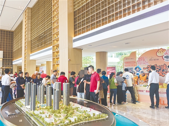 随着促销政策与活动的叠加,近期我市不少楼盘人气不俗。 随着促销政策与活动的叠加,近期我市不少楼盘人气不俗。