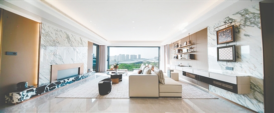 全新加推的7栋是“头排观景楼栋”。