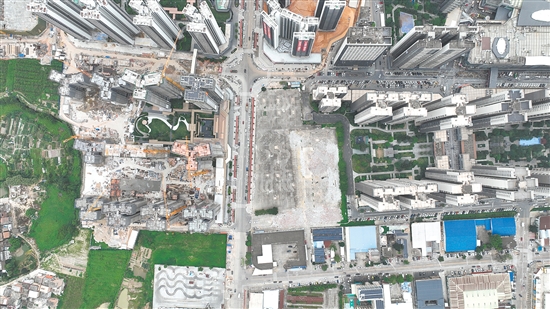 开平市长沙街道东汇西路8号地块引来4家房企竞拍。