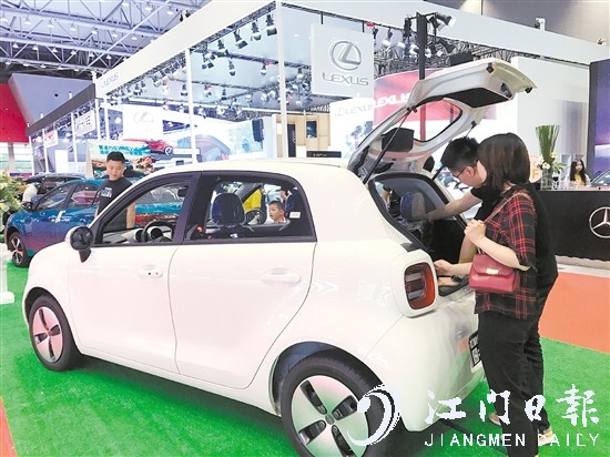 为了响应汽车经销商的需求和国家政策，本次汽车特惠节将开设新能源汽车展区。