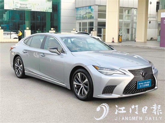 新款雷克萨斯LS外观豪华大气。 新款雷克萨斯LS外观豪华大气。