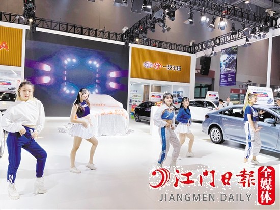 端午车展现场将有精彩的表演。