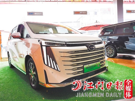传祺E9采用新的“鲲鹏展翼”设计主题，气场更加强大。