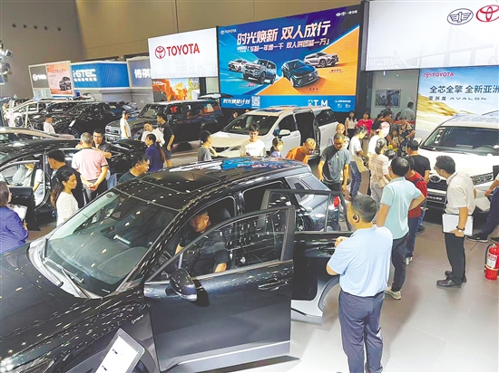 江门日报社去年举办的两场大型车展拉动江门车市销量。